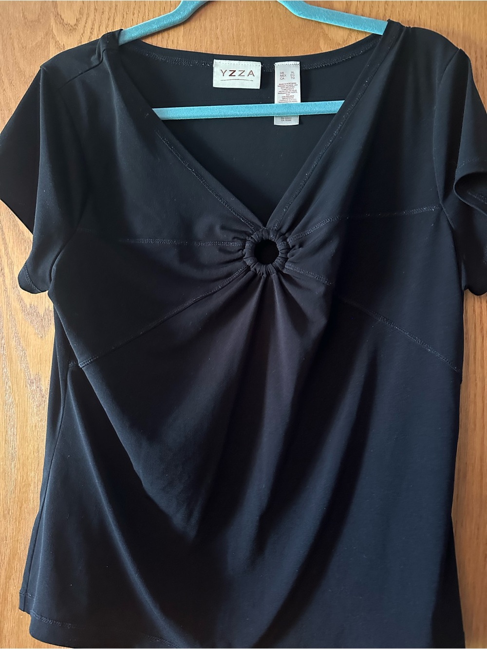 Women's Black Short Sleeve Twist-Ring V-Neck Top